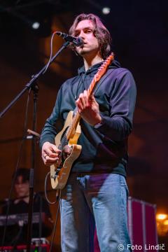 Včeraj je prvi koncert Pravljičnega Kamnik privabil število obiskovalcev (3)